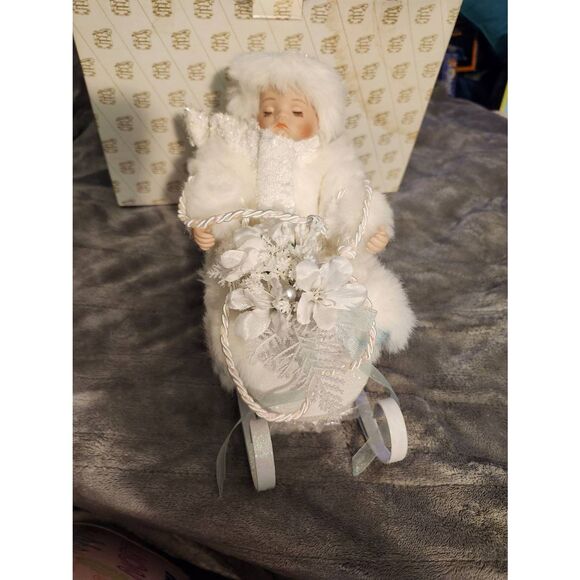 "WINTER BABY" IN SLEIGH FROM HERITAGE SIGNATURE COLLECTION - Picture 3 of 5